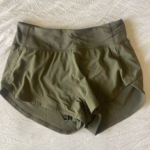 Outdoor Voices Hudson Shorts in Tea Tree M